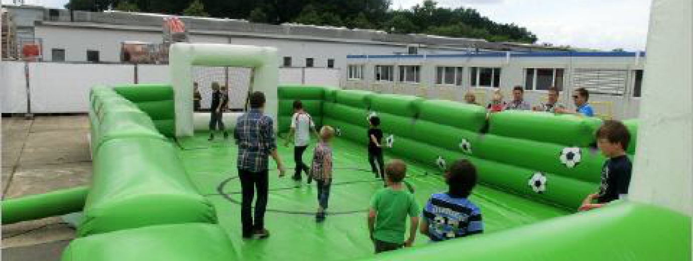 teloeken-event-gmbh-huepfburg-fussballfeld