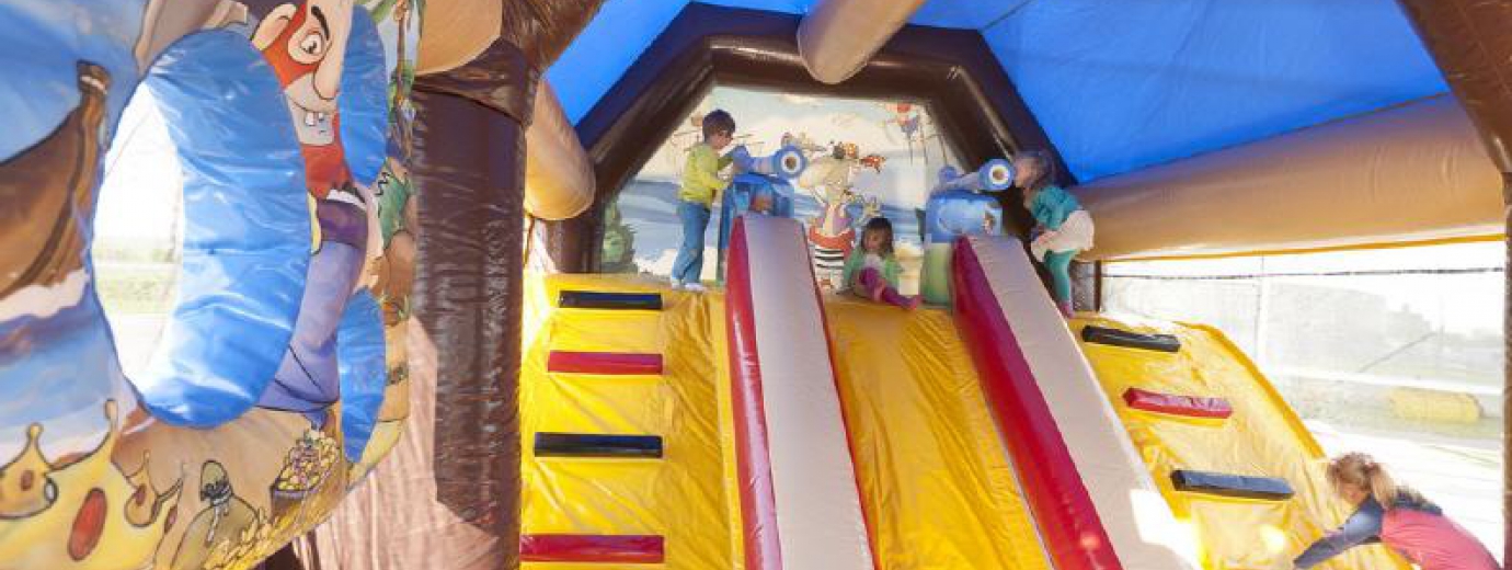 teloeken-event-gmbh-huepfburg-xxl-kanonenschiff-pirat3