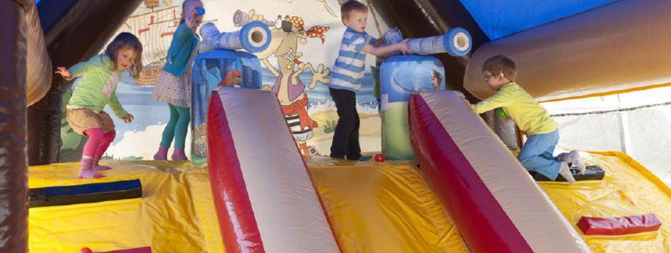 teloeken-event-gmbh-huepfburg-xxl-kanonenschiff-pirat4