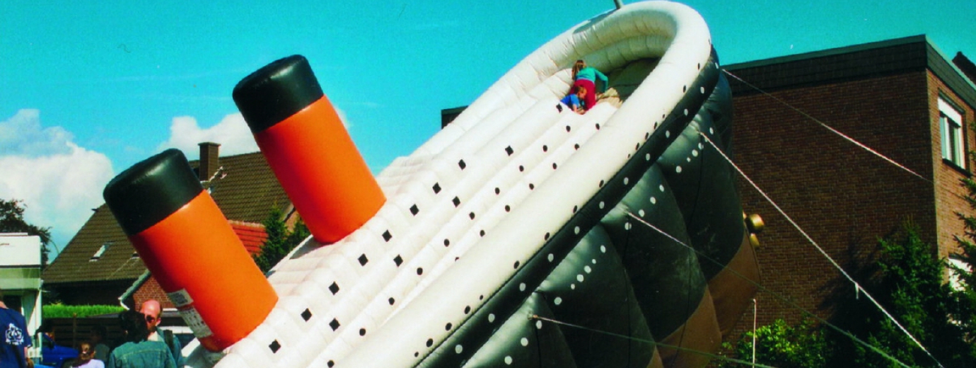Hüpfburg Titanic